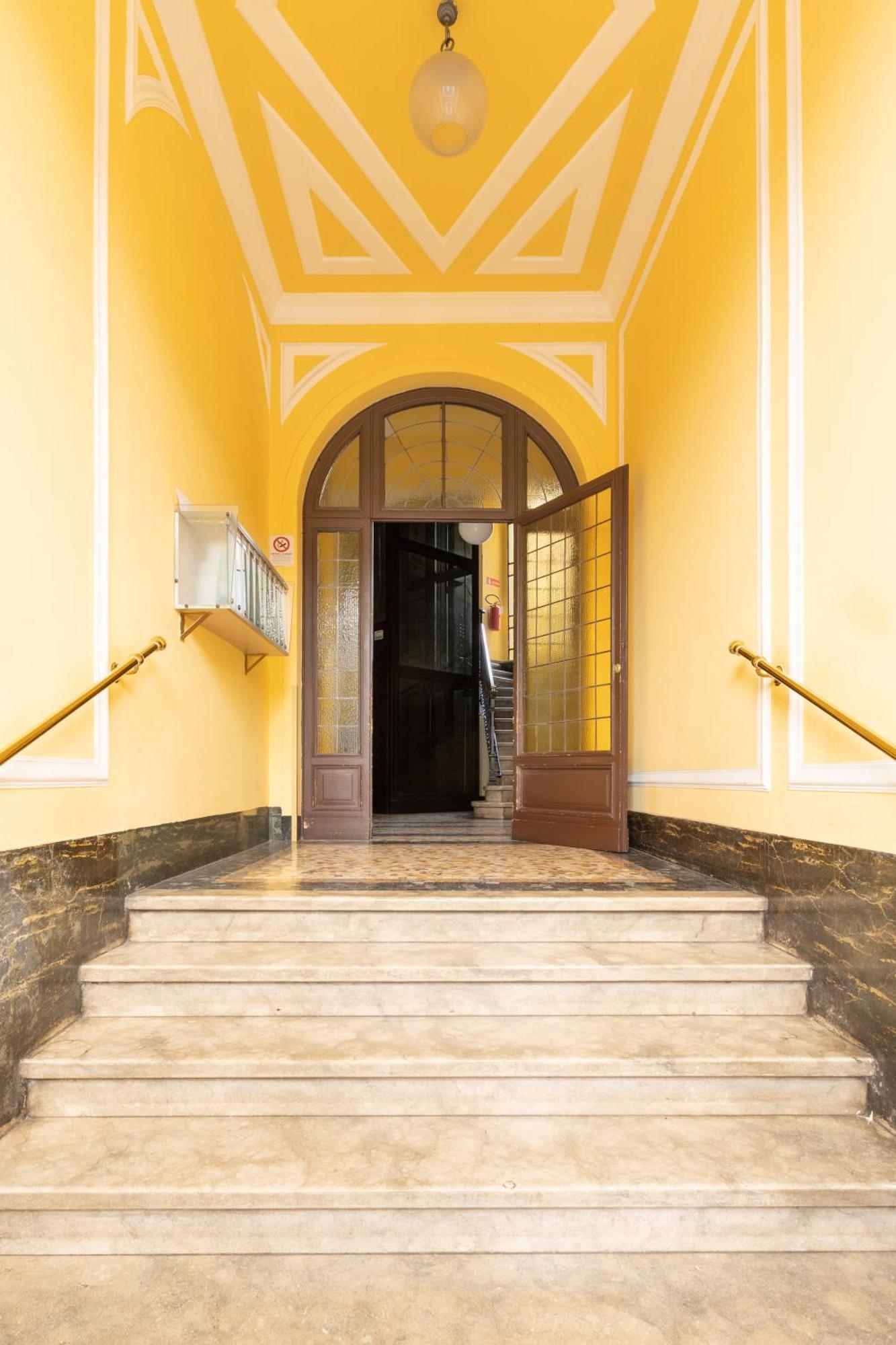 House Of An Artist In The Key Area Of Appartement *