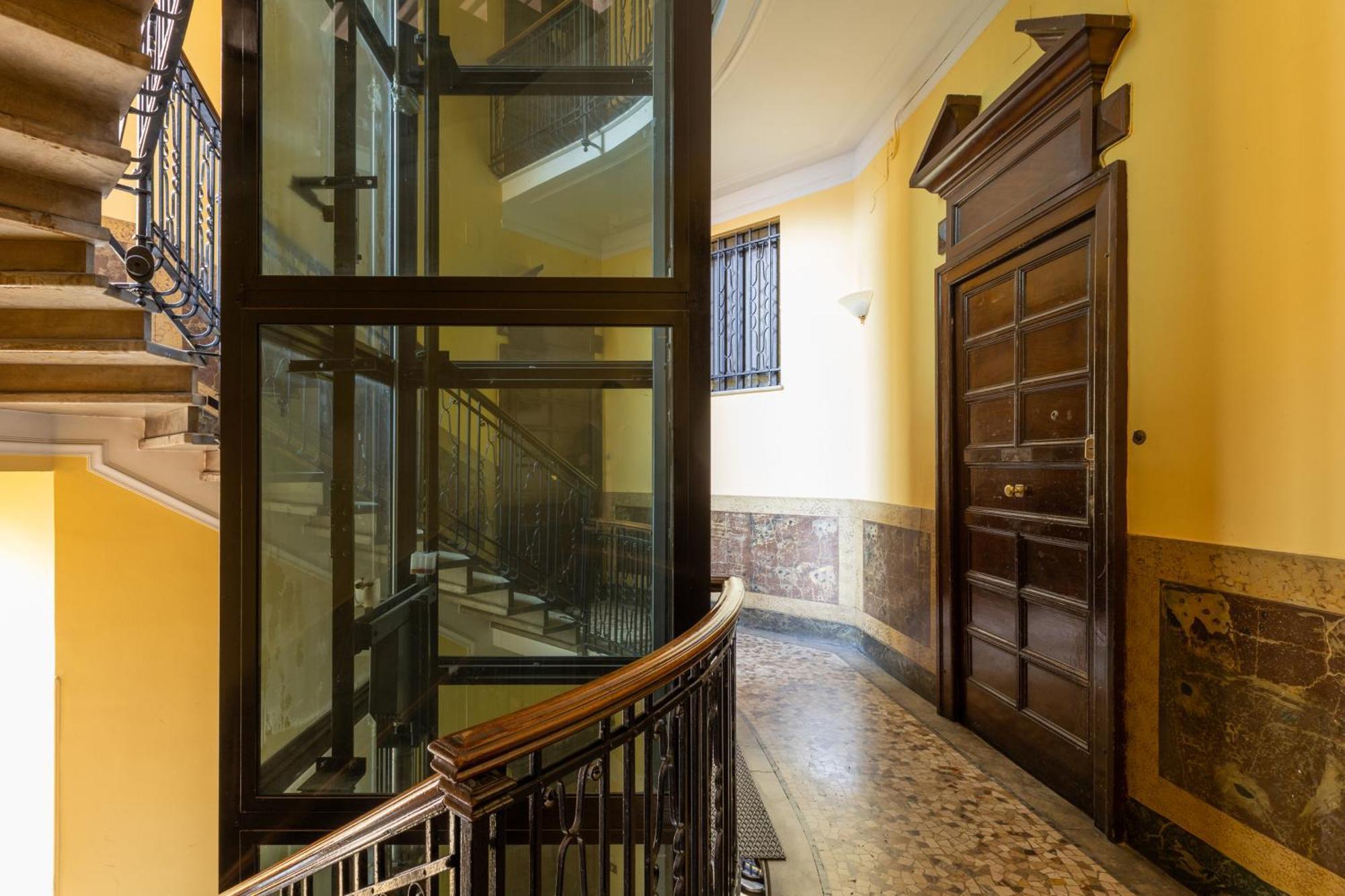 House Of An Artist In The Key Area Of Appartement Milan