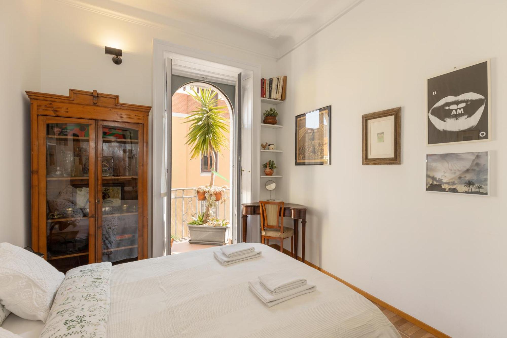 House Of An Artist In The Key Area Of Appartement *