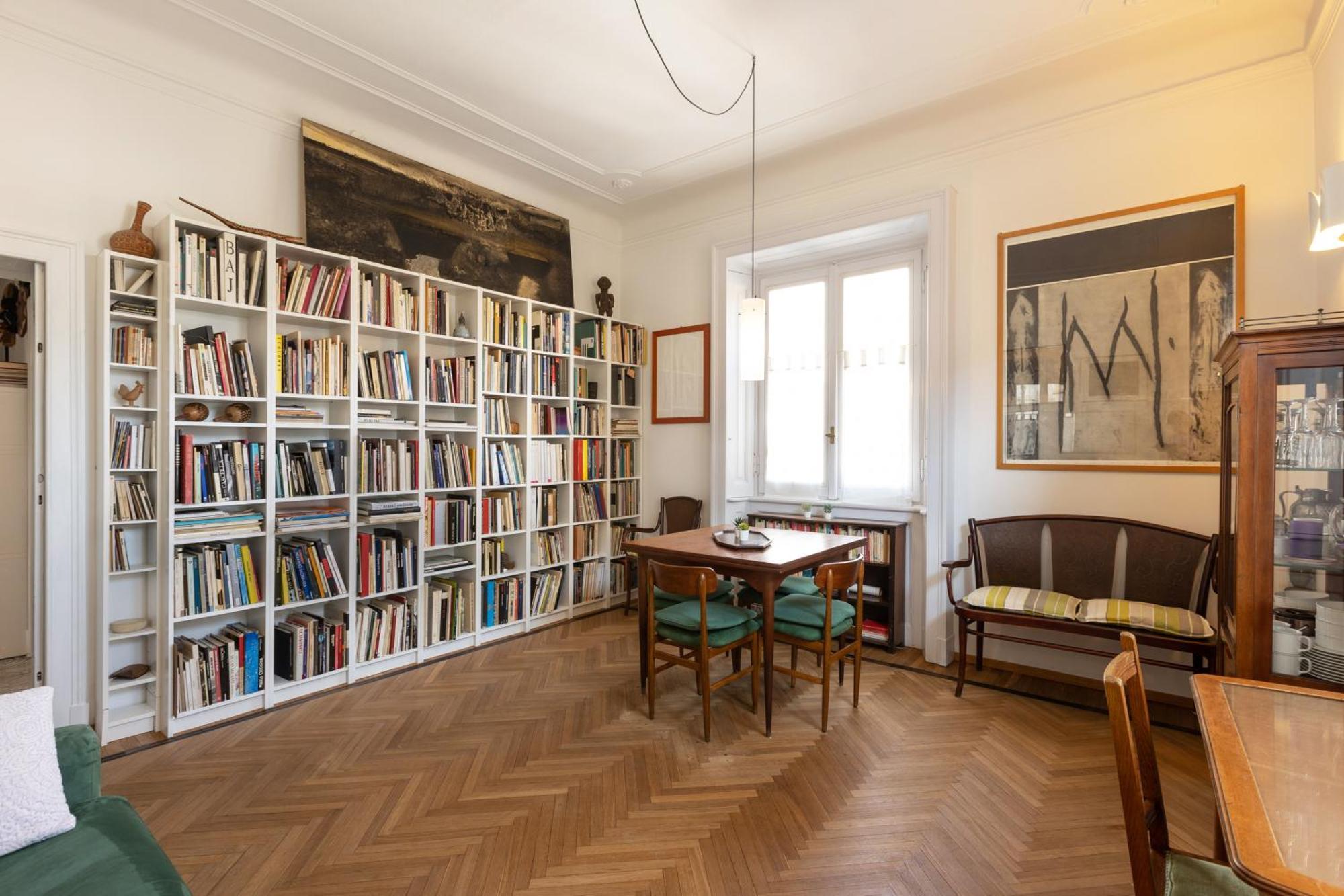 House Of An Artist In The Key Area Of Appartement
