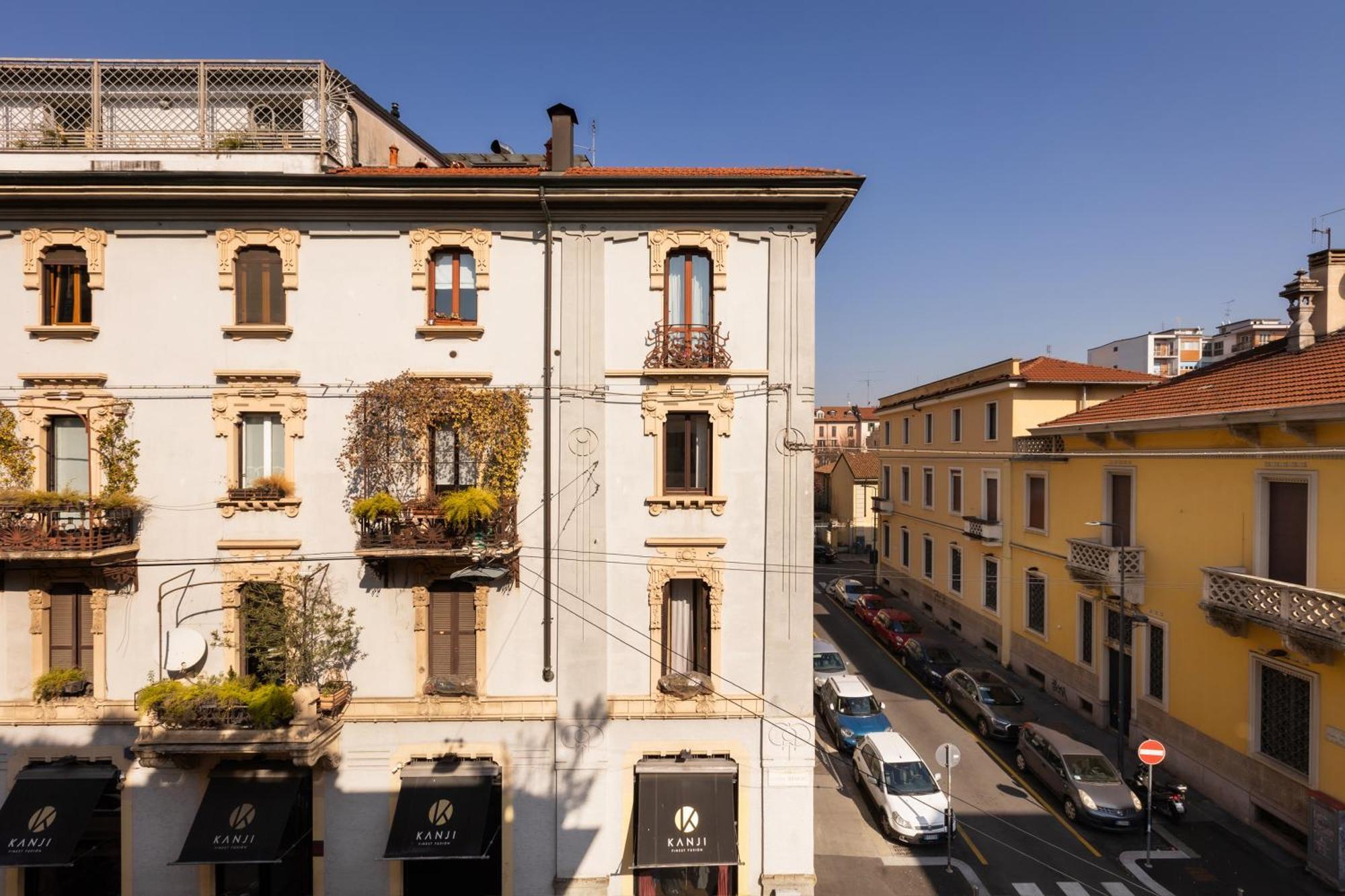 House Of An Artist In The Key Area Of Appartement